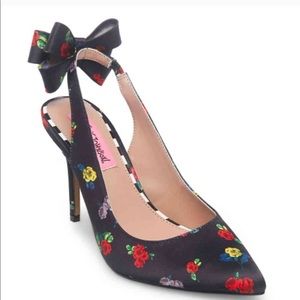 Betsey Johnson rémy floral heels, sz 8